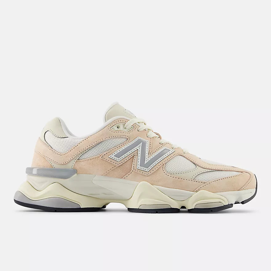 New Balance 9060 lifestyle Vintage Rose Sneaker